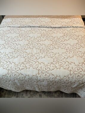 Martha Stewart Chateau King Quilt 100% Cotton Reversible Neutral